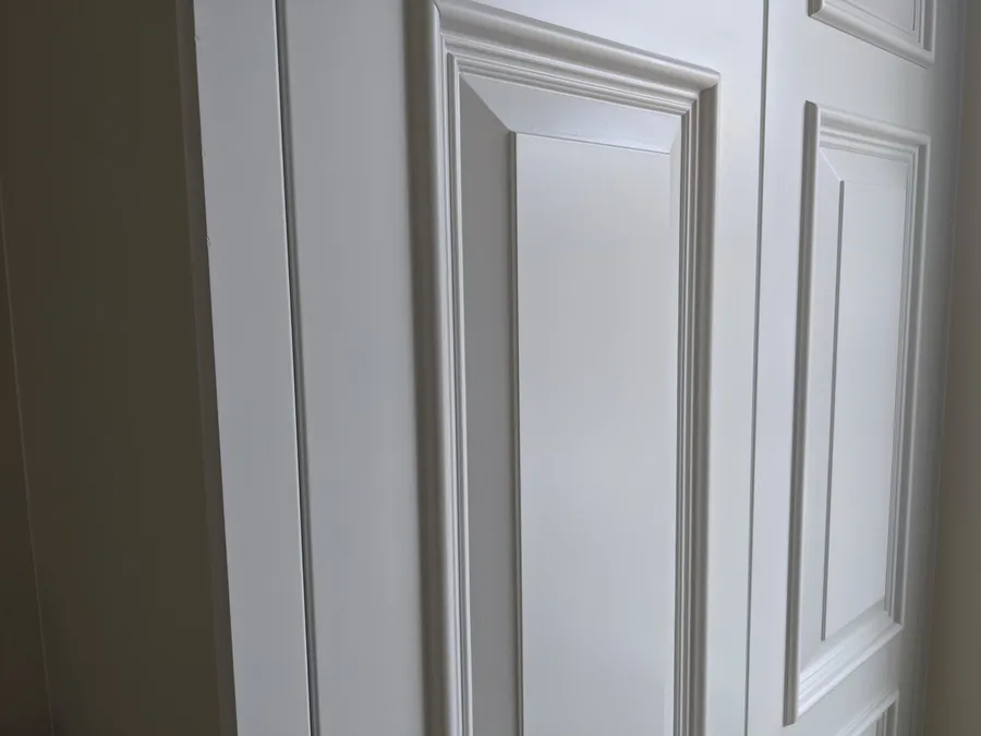 Fitted alcove wardrobe