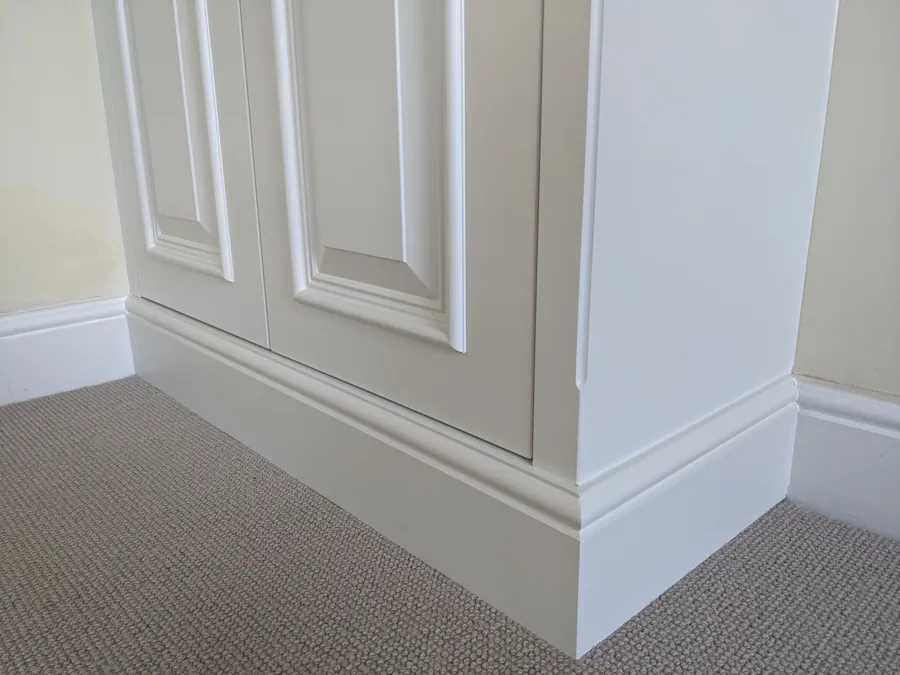 Fitted alcove wardrobe