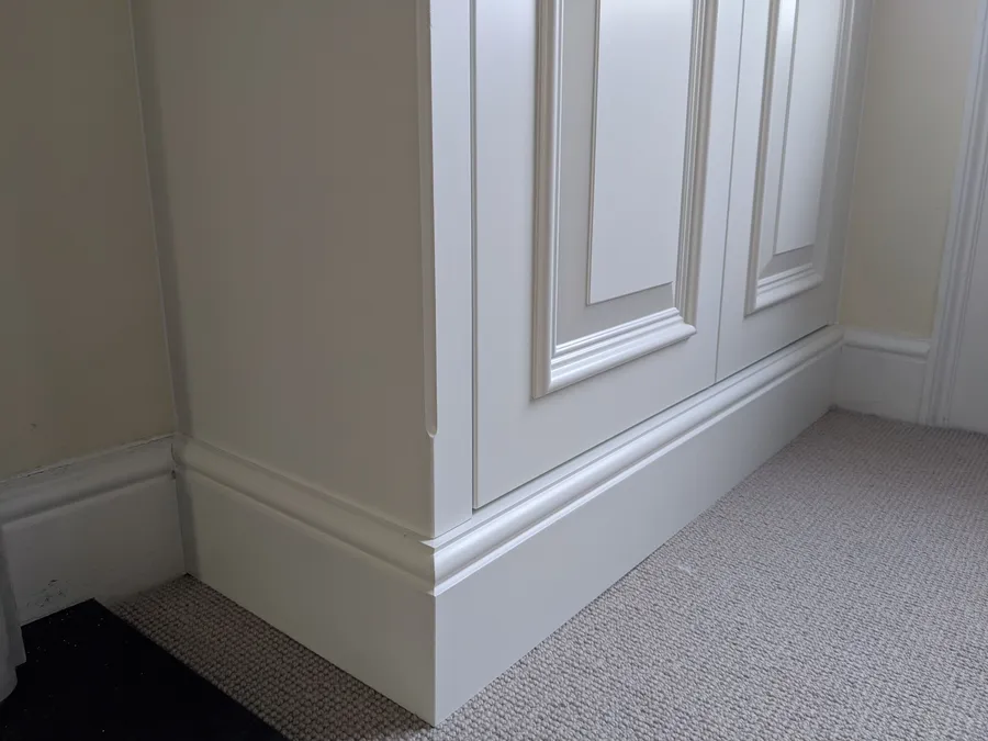 Fitted alcove wardrobe