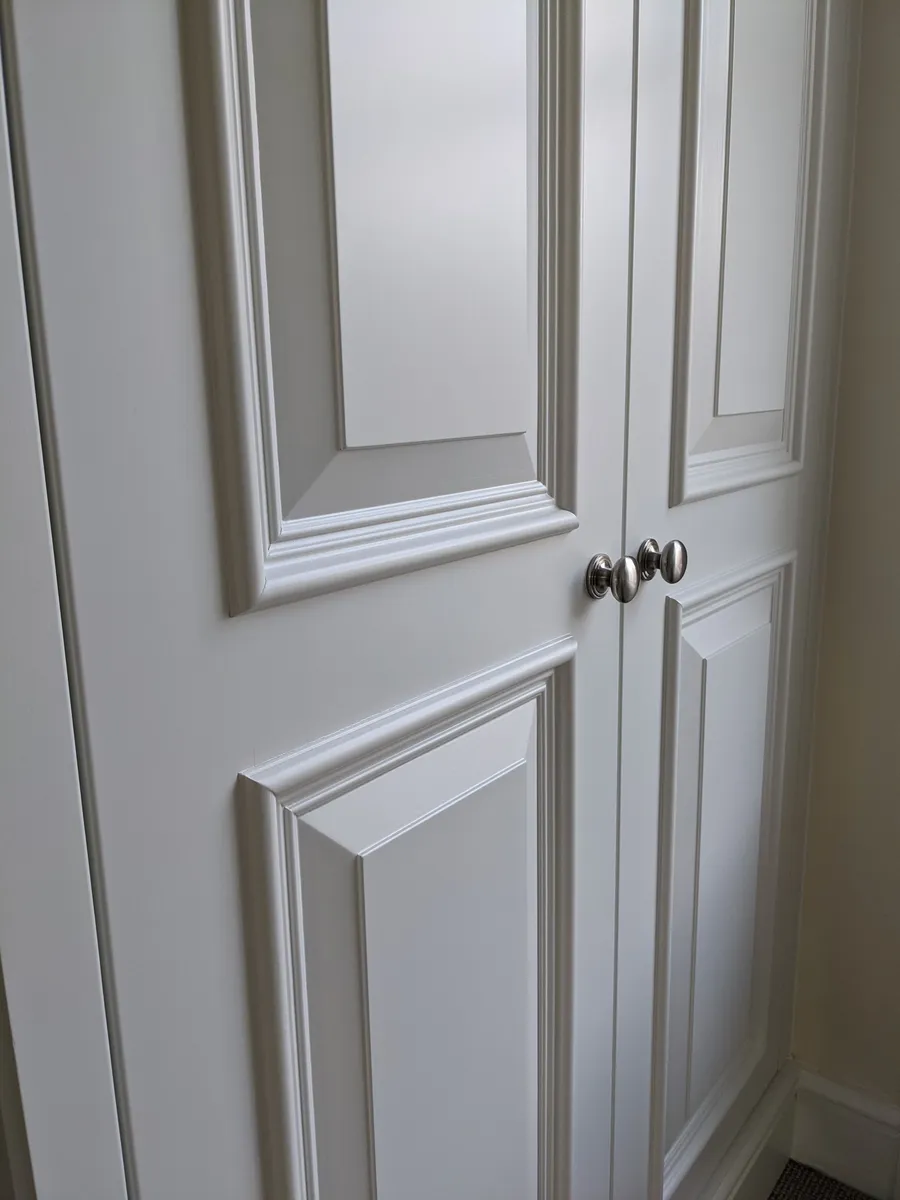 Fitted alcove wardrobe