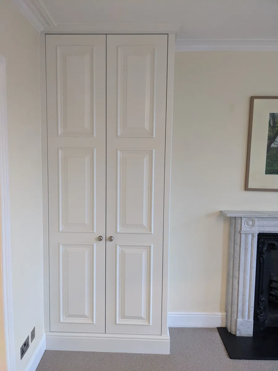 Fitted alcove wardrobe