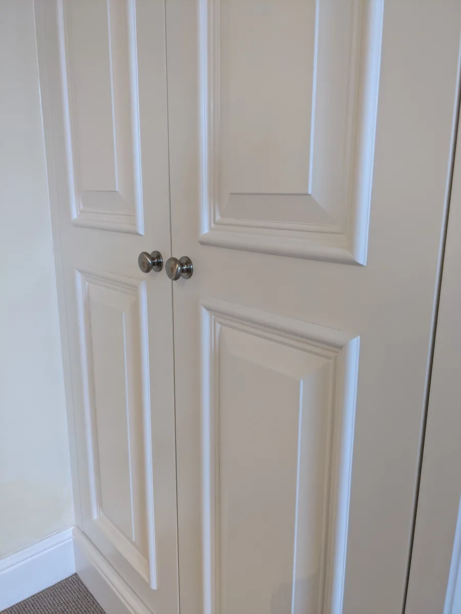 Fitted alcove wardrobe