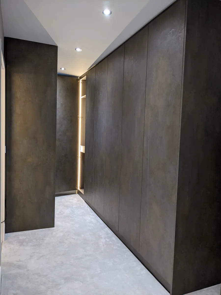 Walk-in wardrobe
