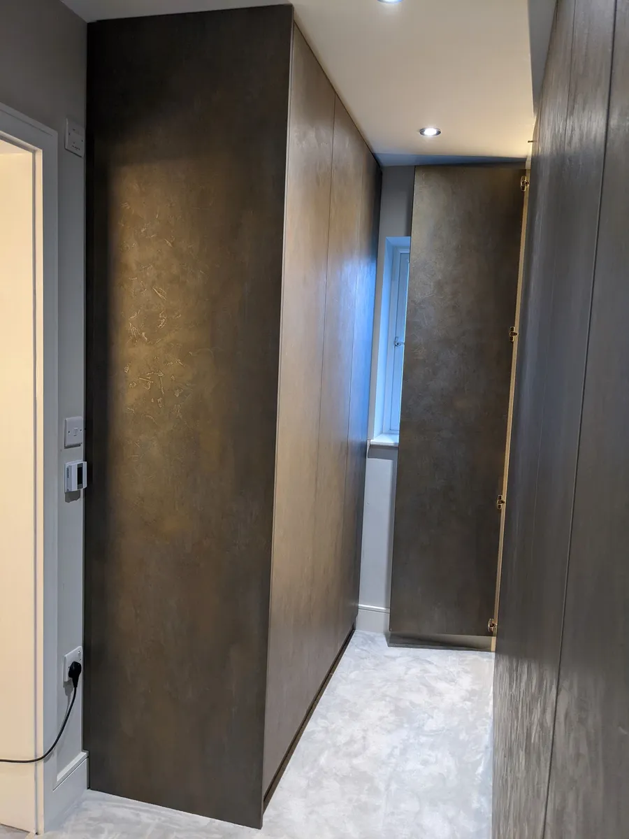 Walk-in wardrobe
