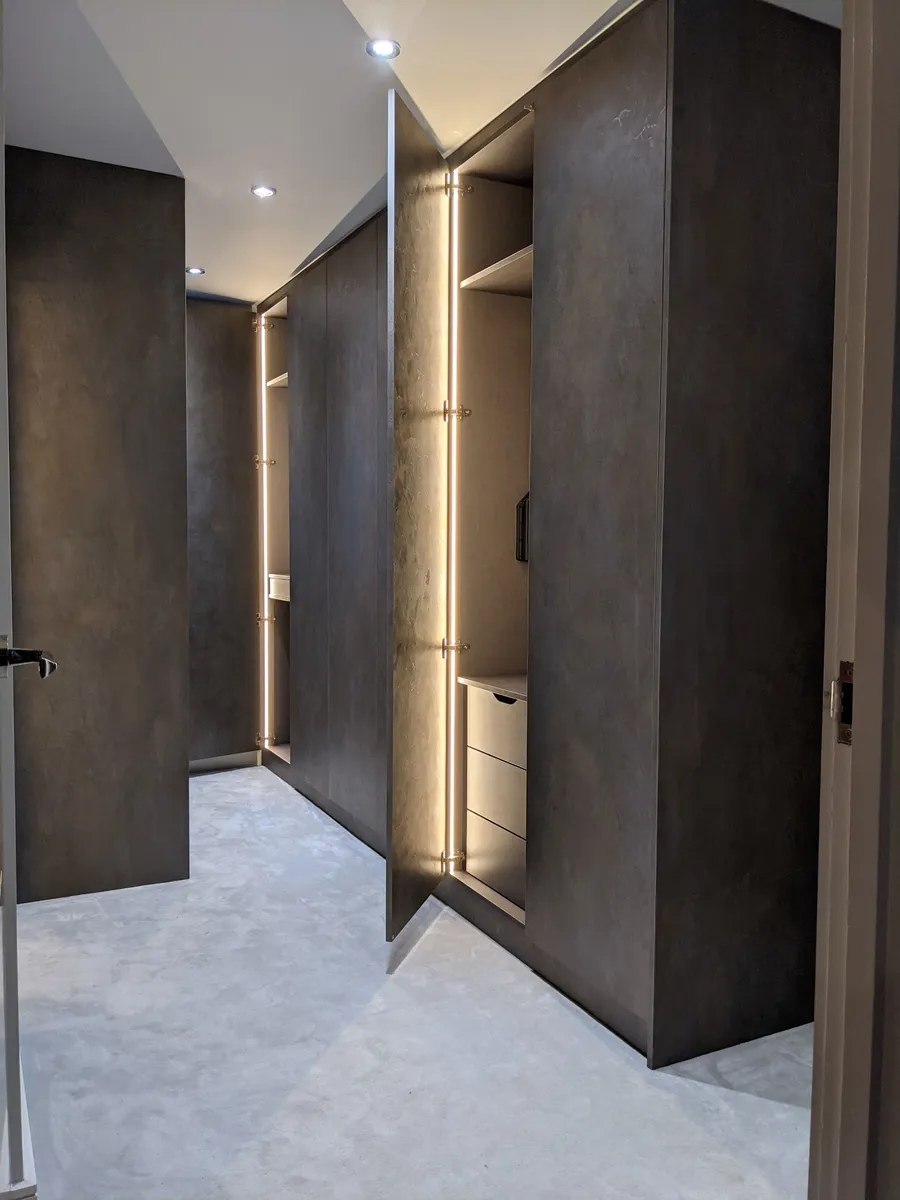 Walk-in wardrobe