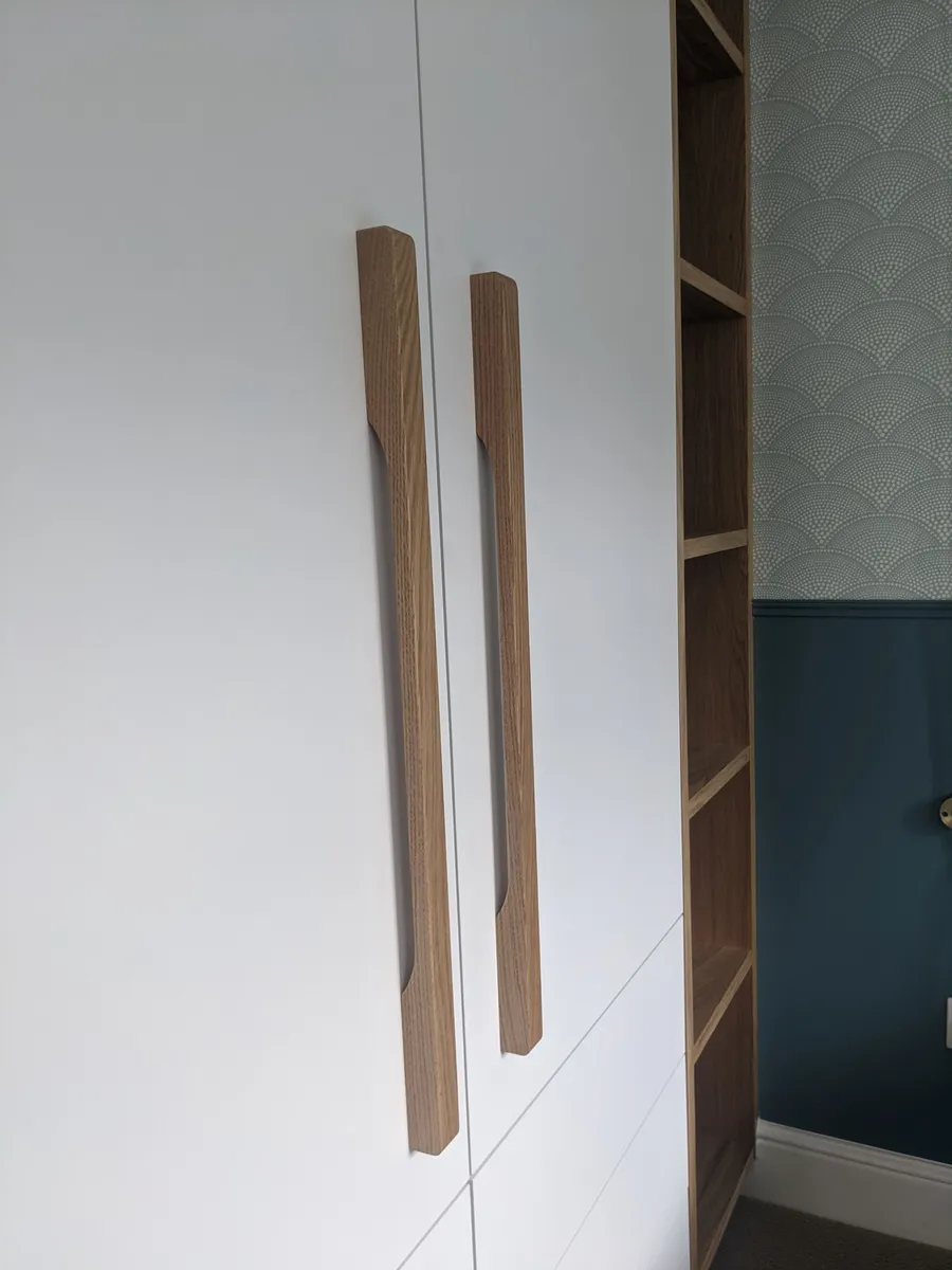 Oak shelving & cupboard