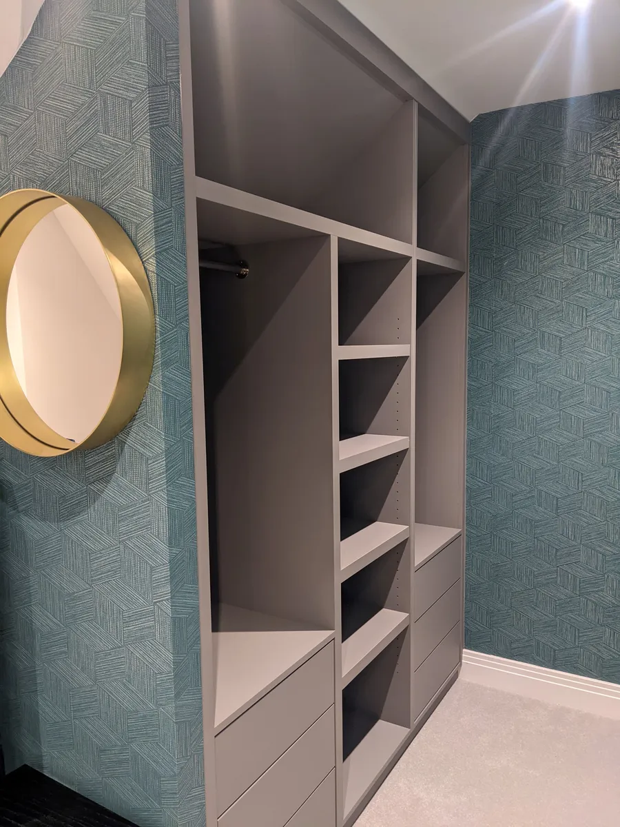 Walk-in wardrobe