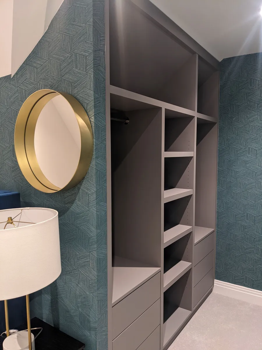 Walk-in wardrobe