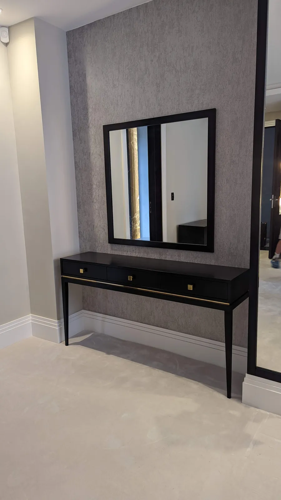 Dressing table