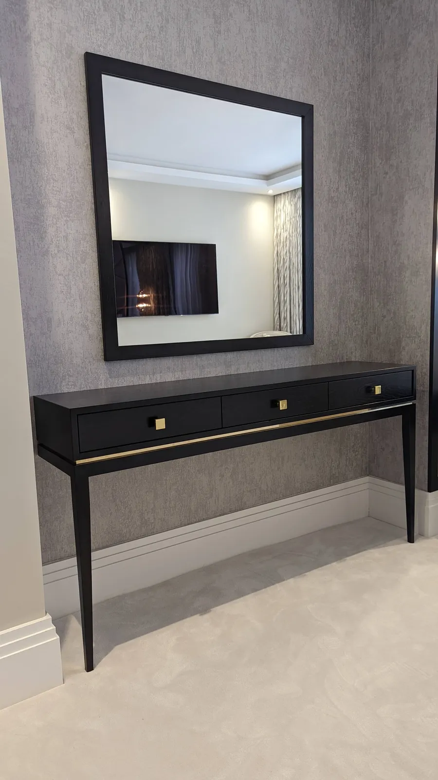 Dressing table