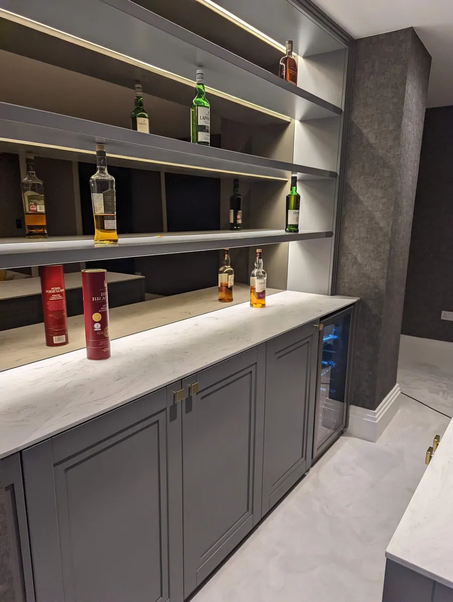 Drinks bar & island
