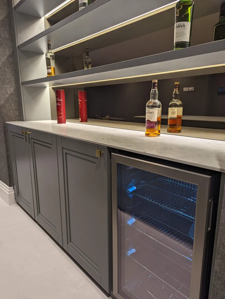 Drinks bar & island