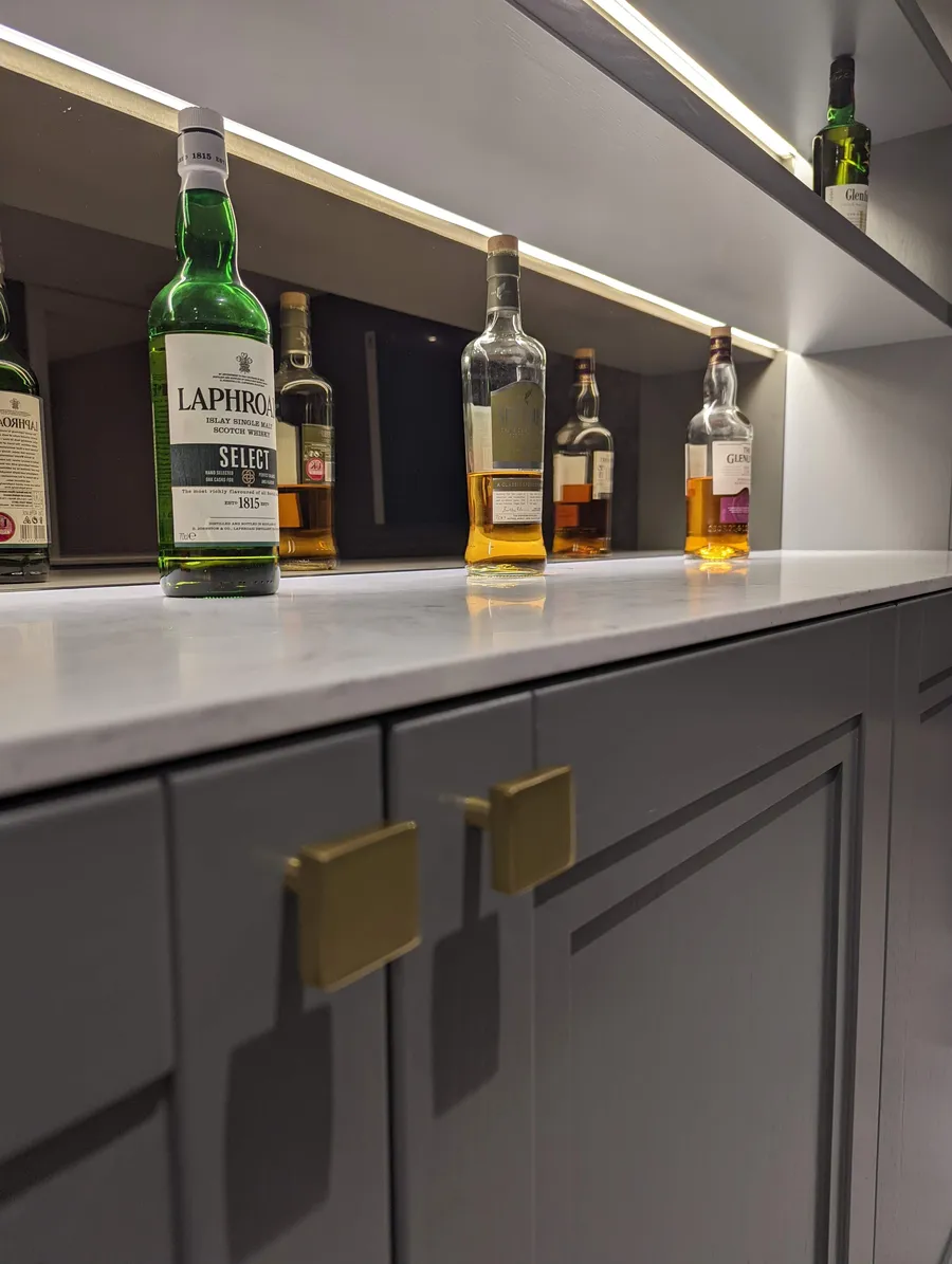 Drinks bar & island