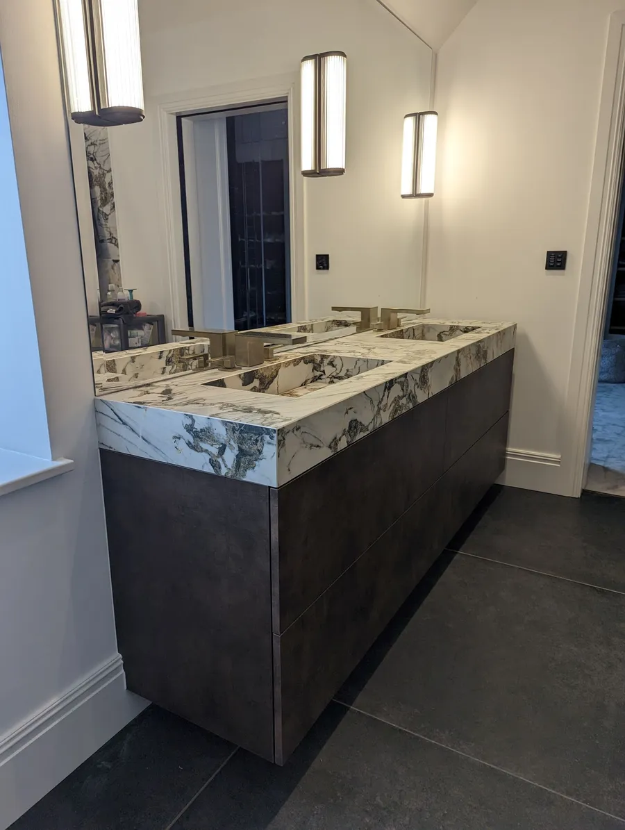 Bathroom cabinet