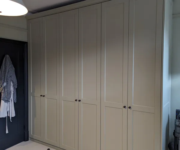Traditional wardrobe, Woodford
