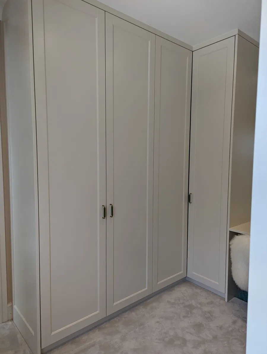 Walk-in wardrobe