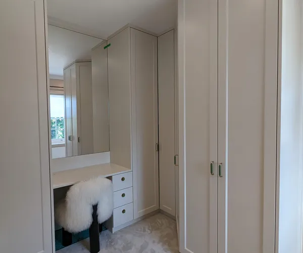 Walk-in wardrobe, Hampstead