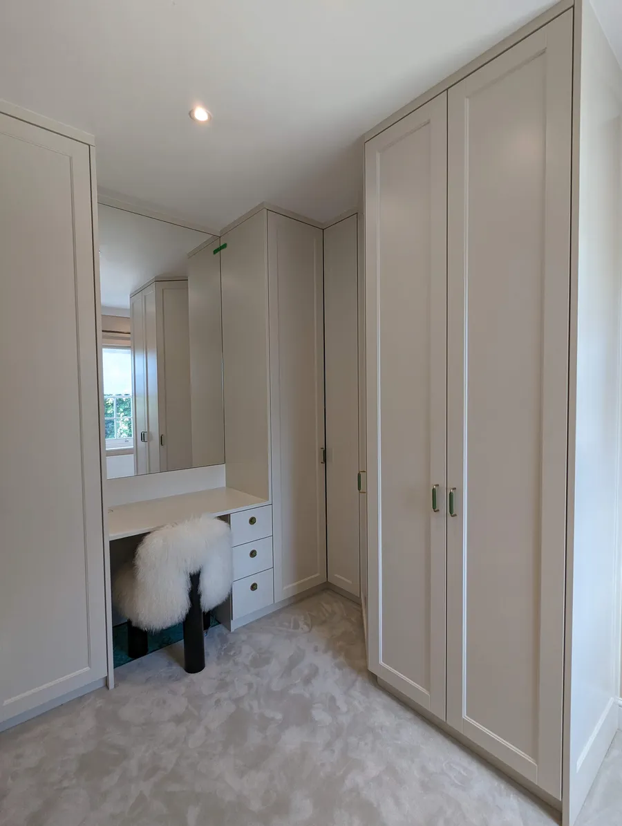 Walk-in wardrobe