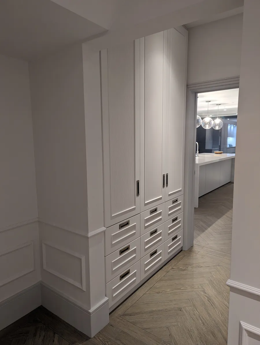 Dressing cupboard