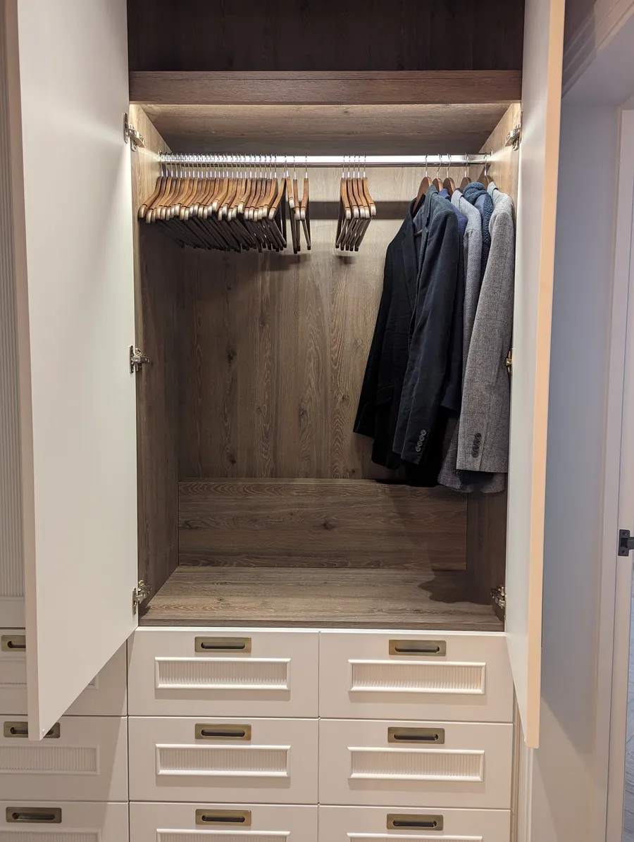 Dressing cupboard