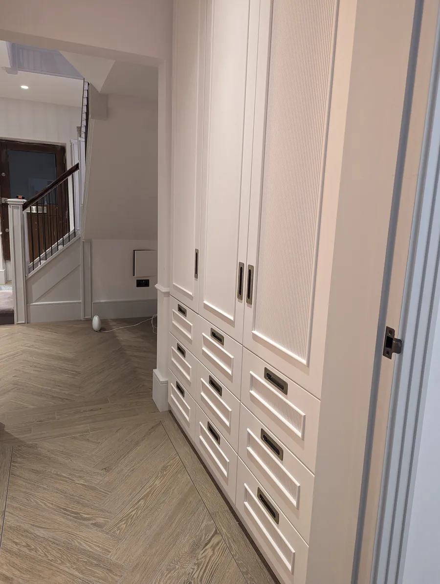 Dressing cupboard