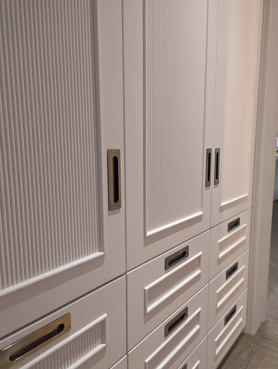 Dressing cupboard