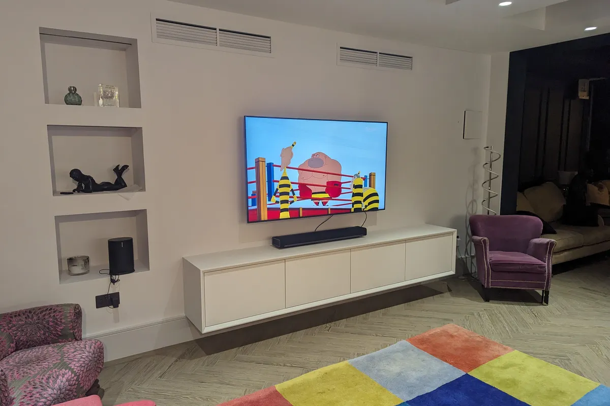 media unit feature 3 image