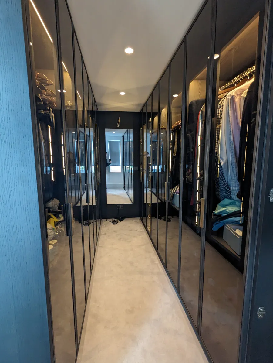 Walk-in wardrobe