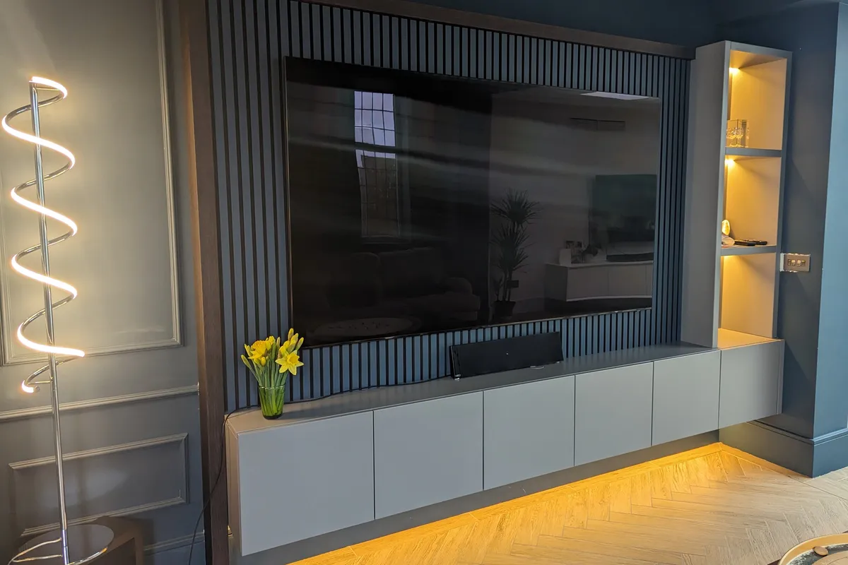 media unit feature 2 image
